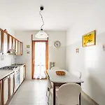 Guesthost - Ida Near The Station! Apartman