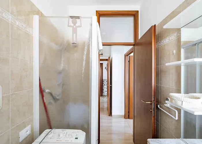 Guesthost - Ida Near The Station! *