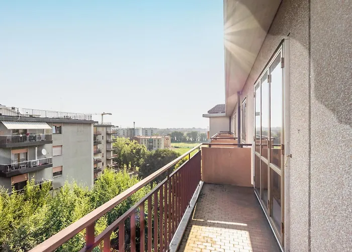 Guesthost - Ida Near The Station!